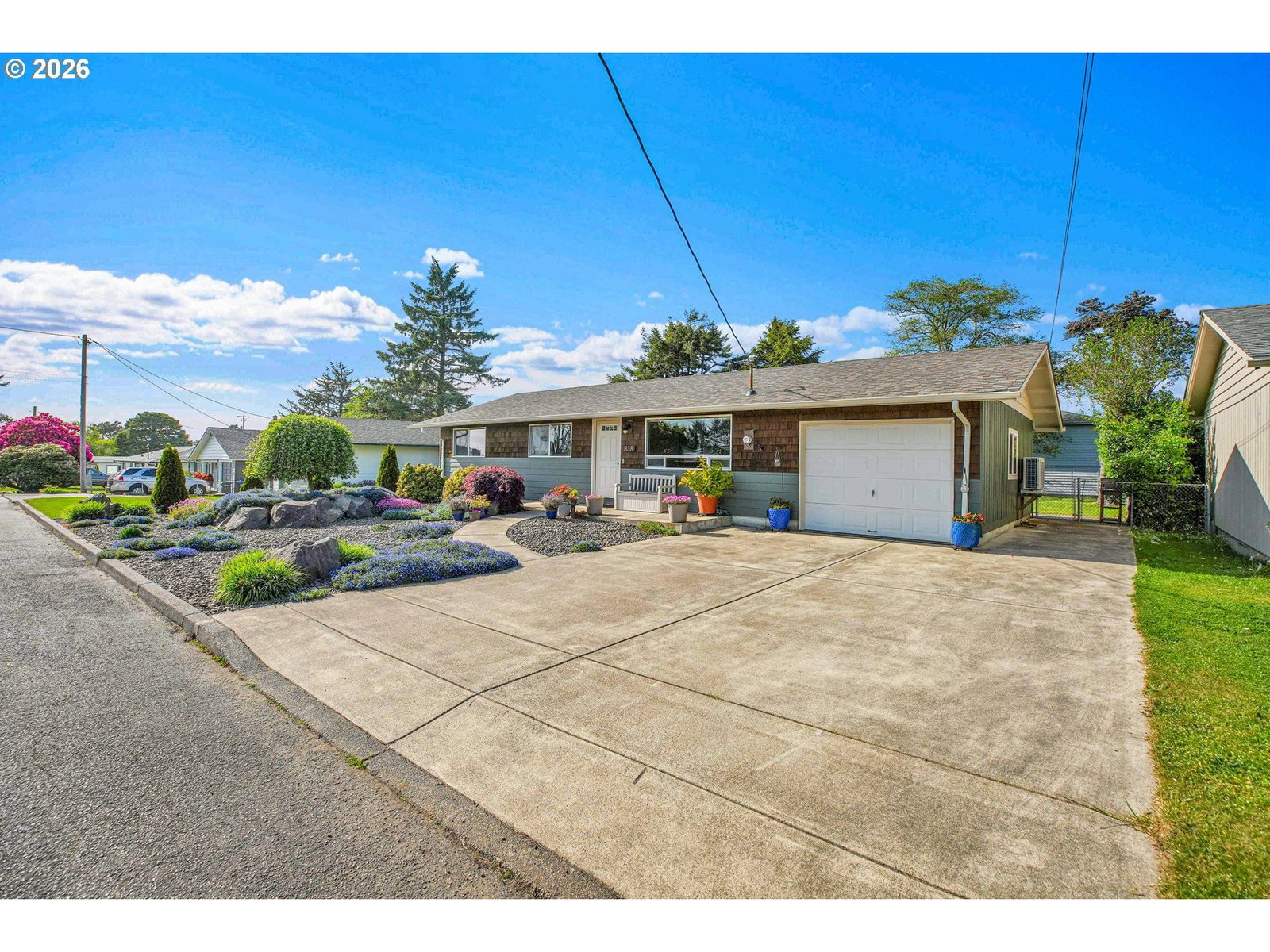 Listing photo 1 of 6