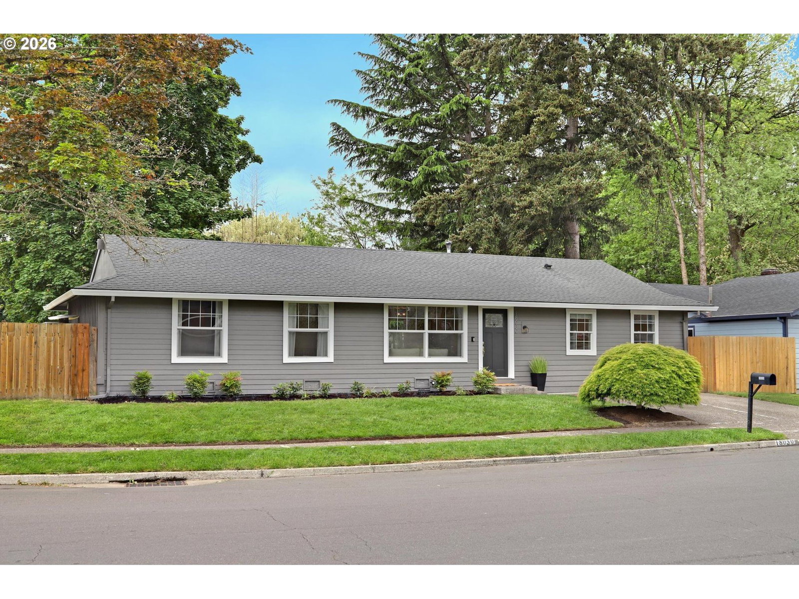 Listing photo 1 of 6