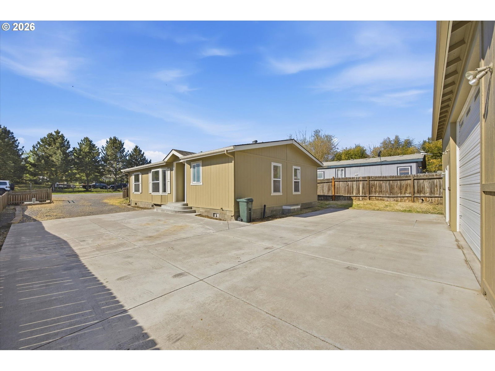 Listing photo 1 of 6