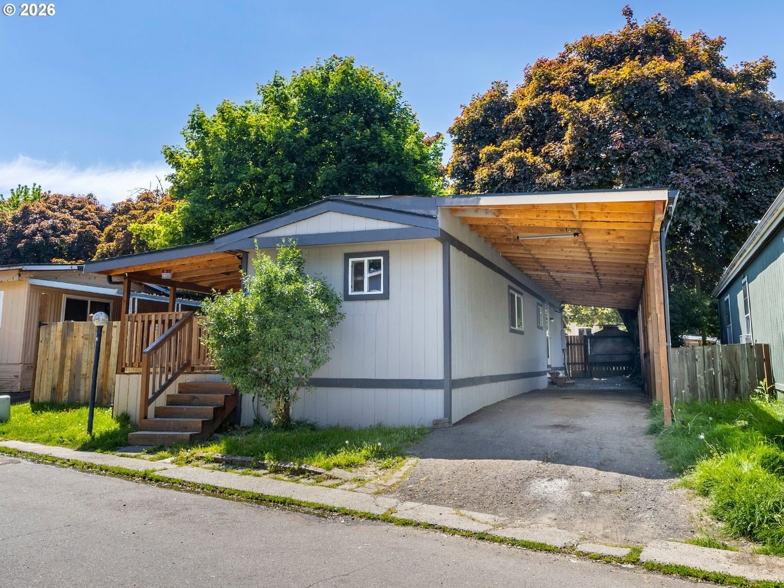 Listing photo 1 of 6
