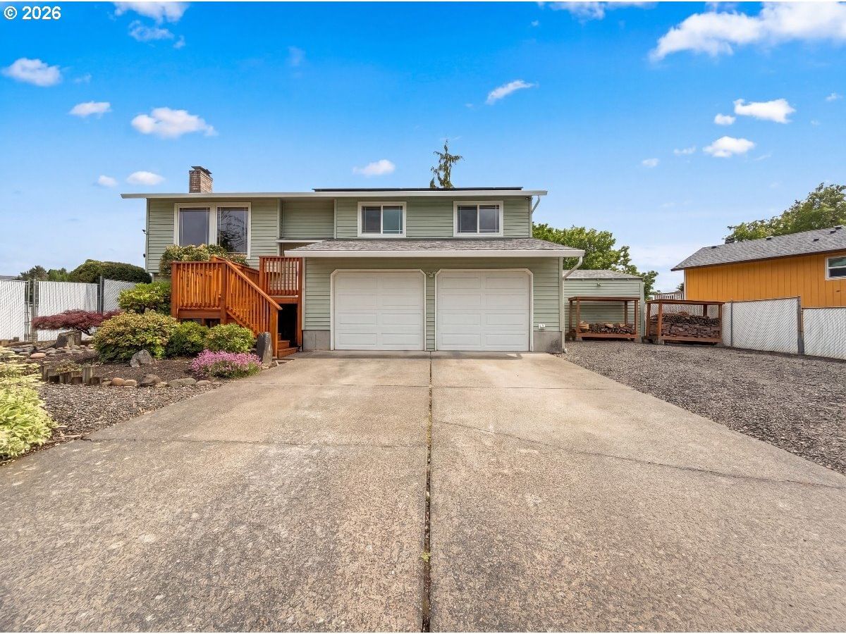 Listing photo 1 of 6