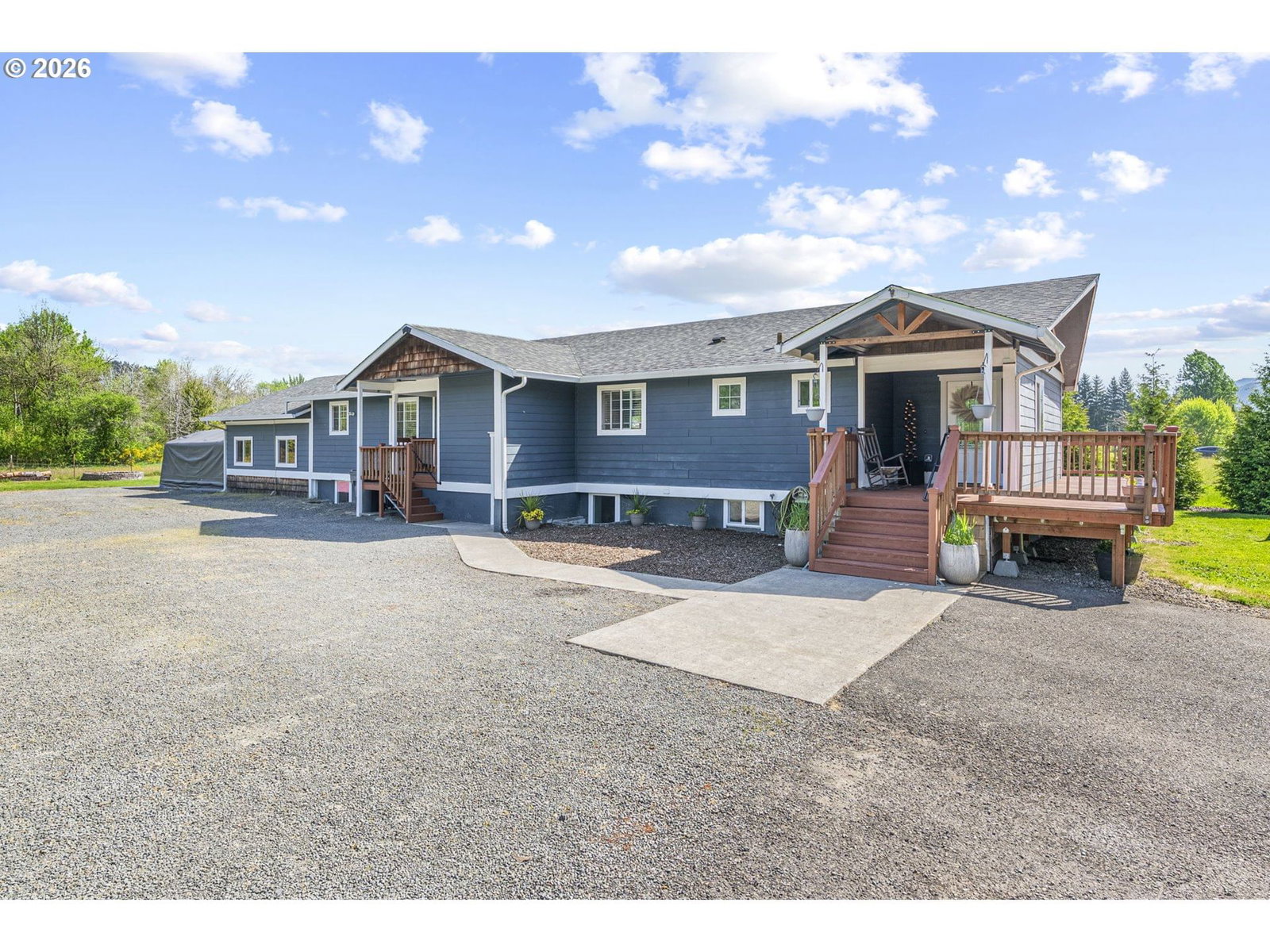 Listing photo 1 of 6