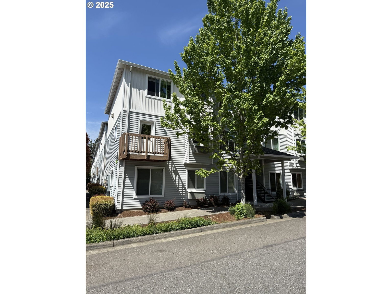 Listing photo 1 of 6
