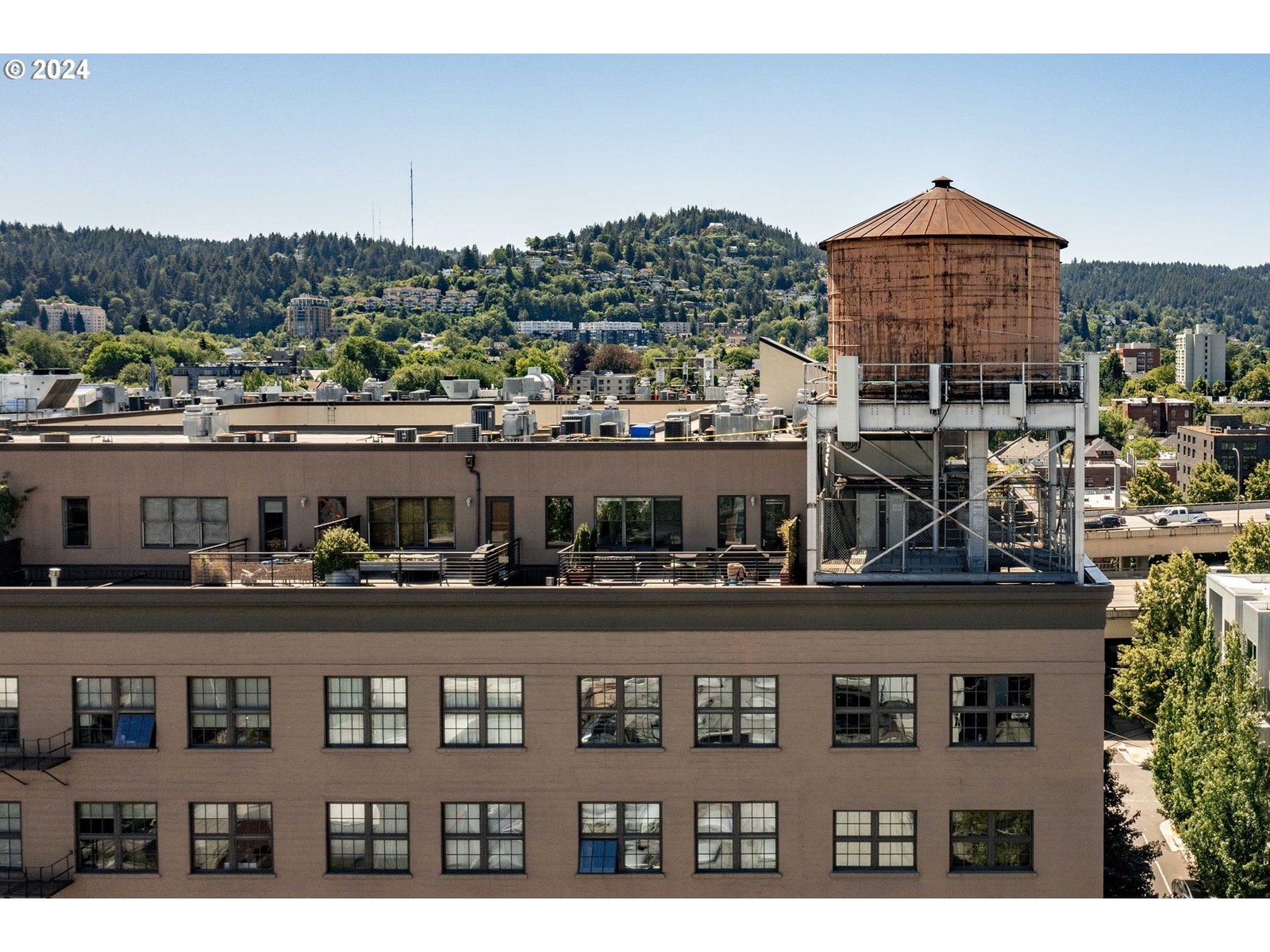 Listing photo 1 of 6