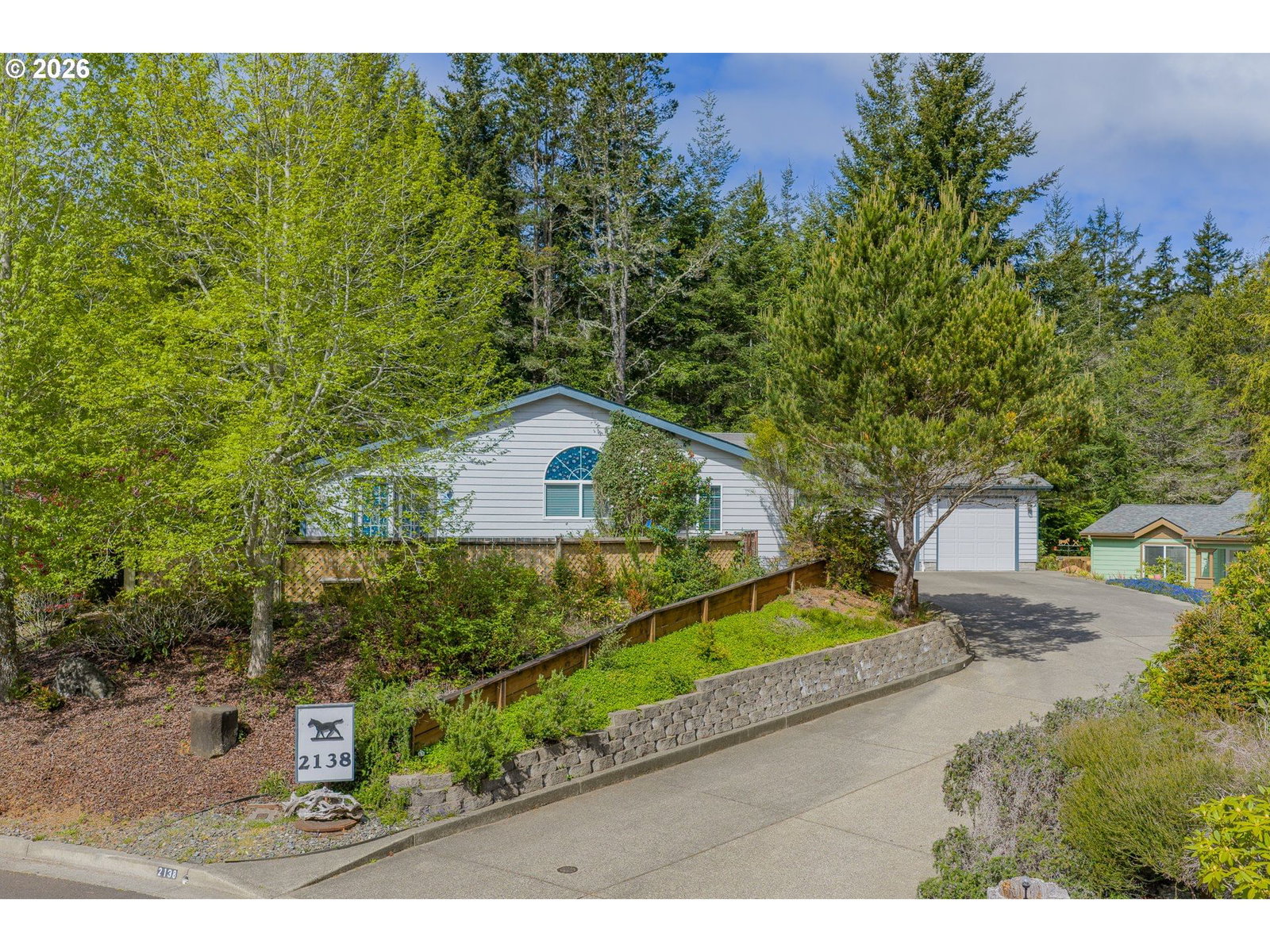 Listing photo 1 of 6