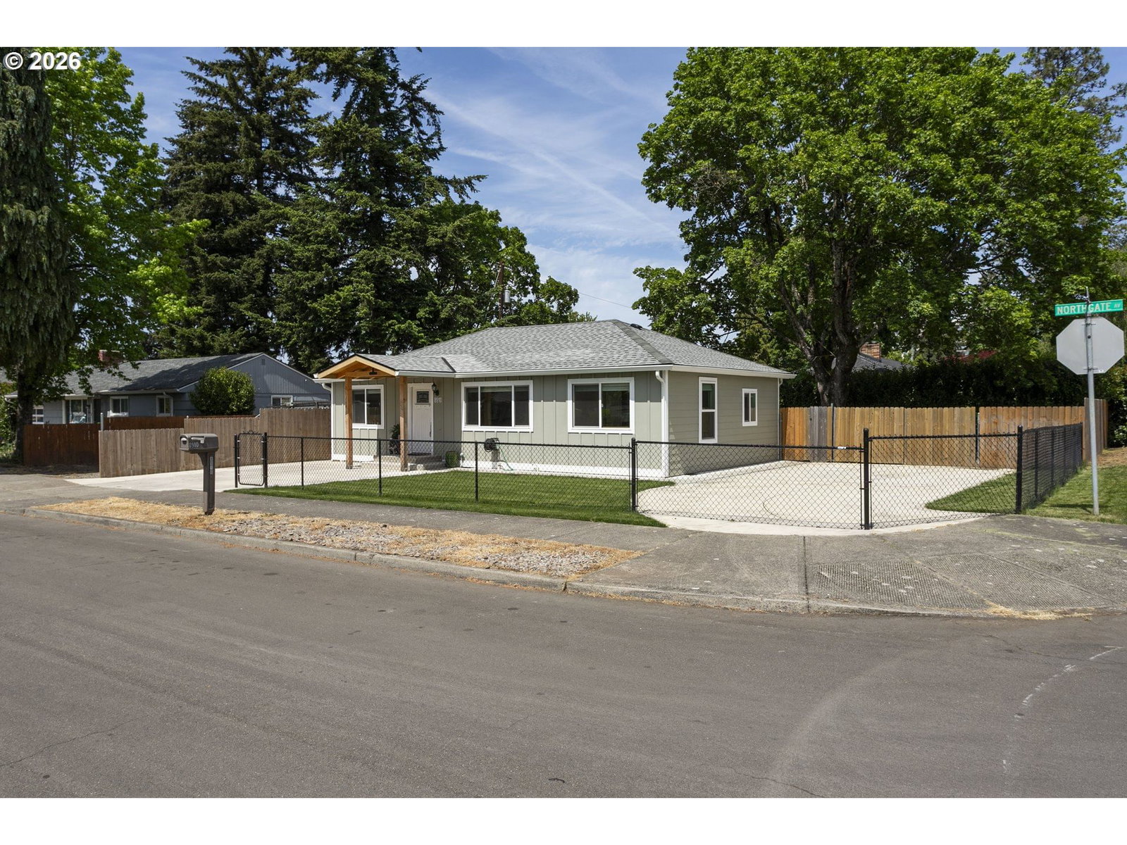Listing photo 1 of 6