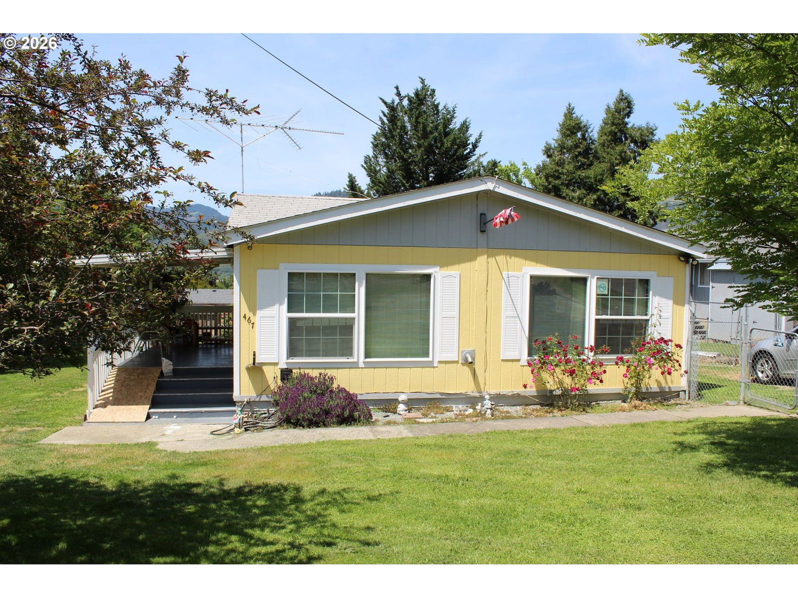 Listing photo 1 of 6
