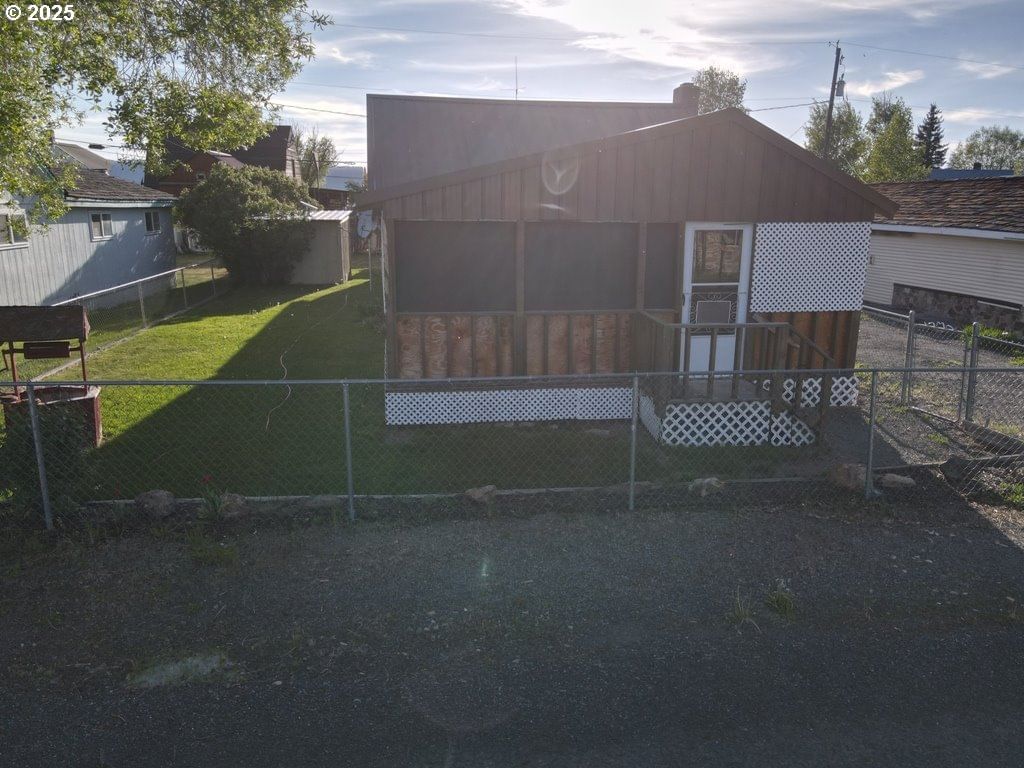Listing photo 1 of 6