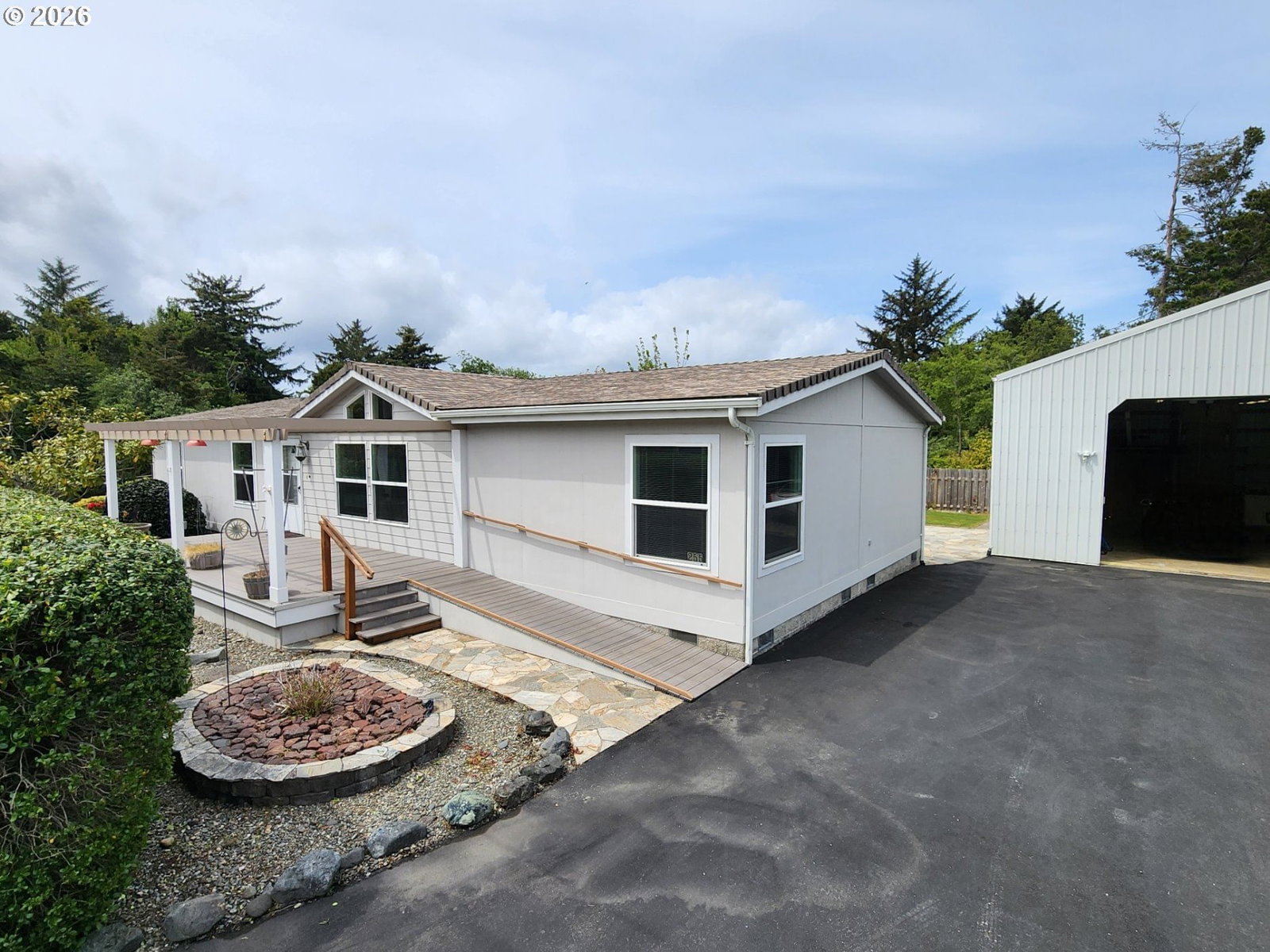 Listing photo 1 of 6