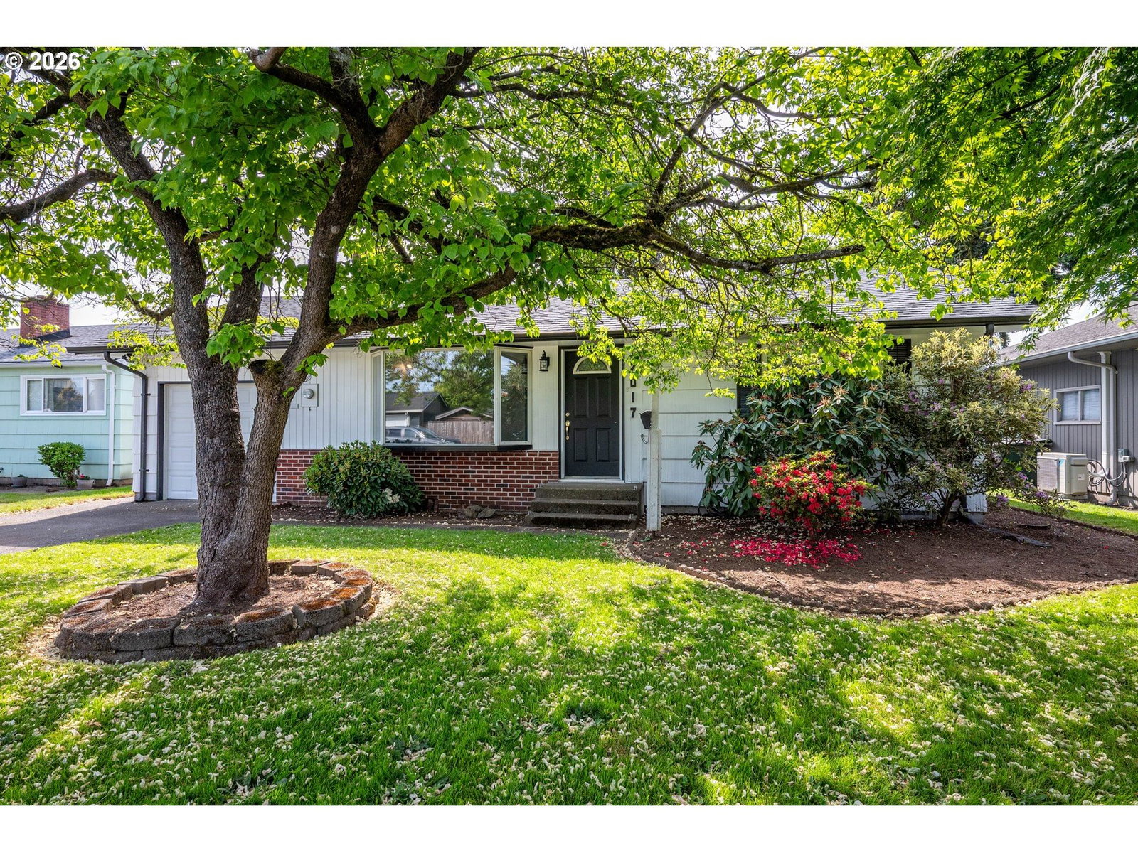Listing photo 1 of 6