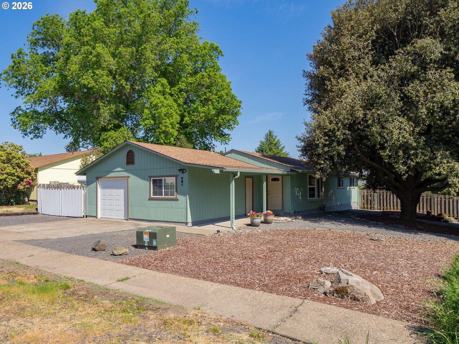 Listing photo 1 of 6