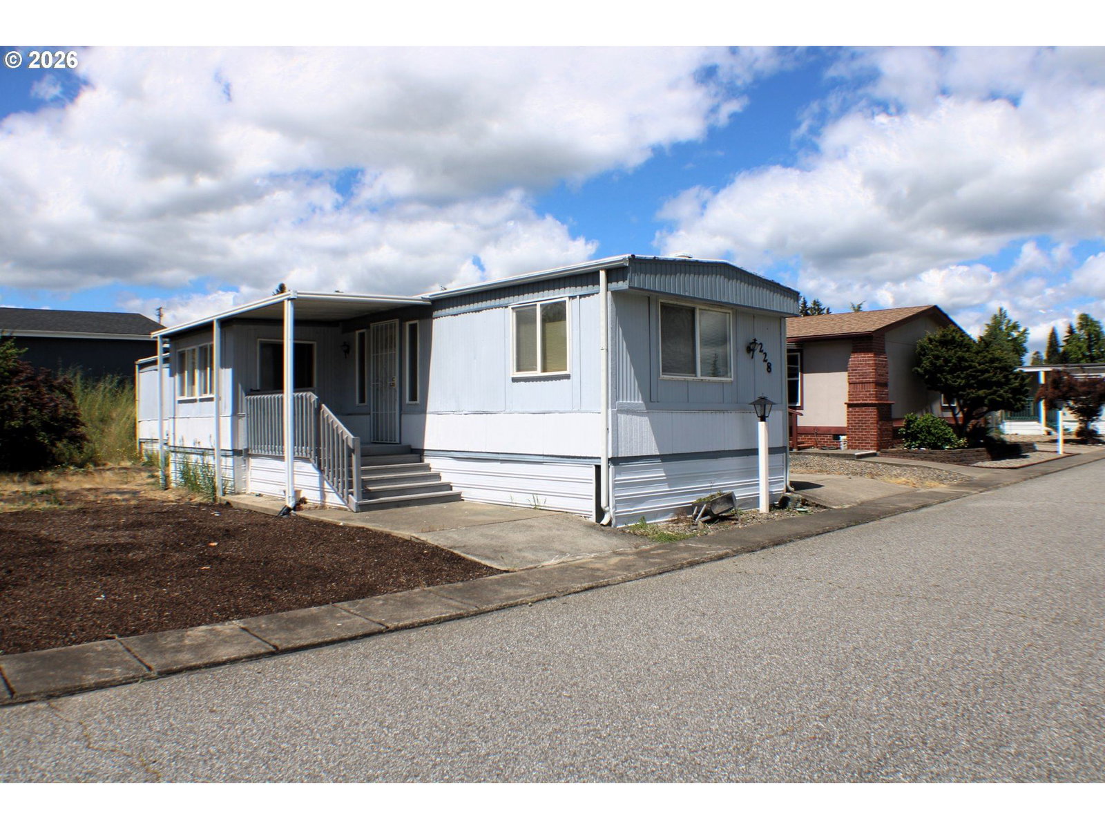 Listing photo 1 of 6