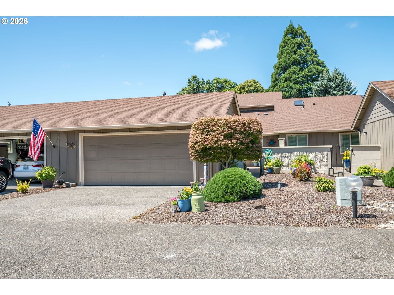 Listing photo 1 of 6