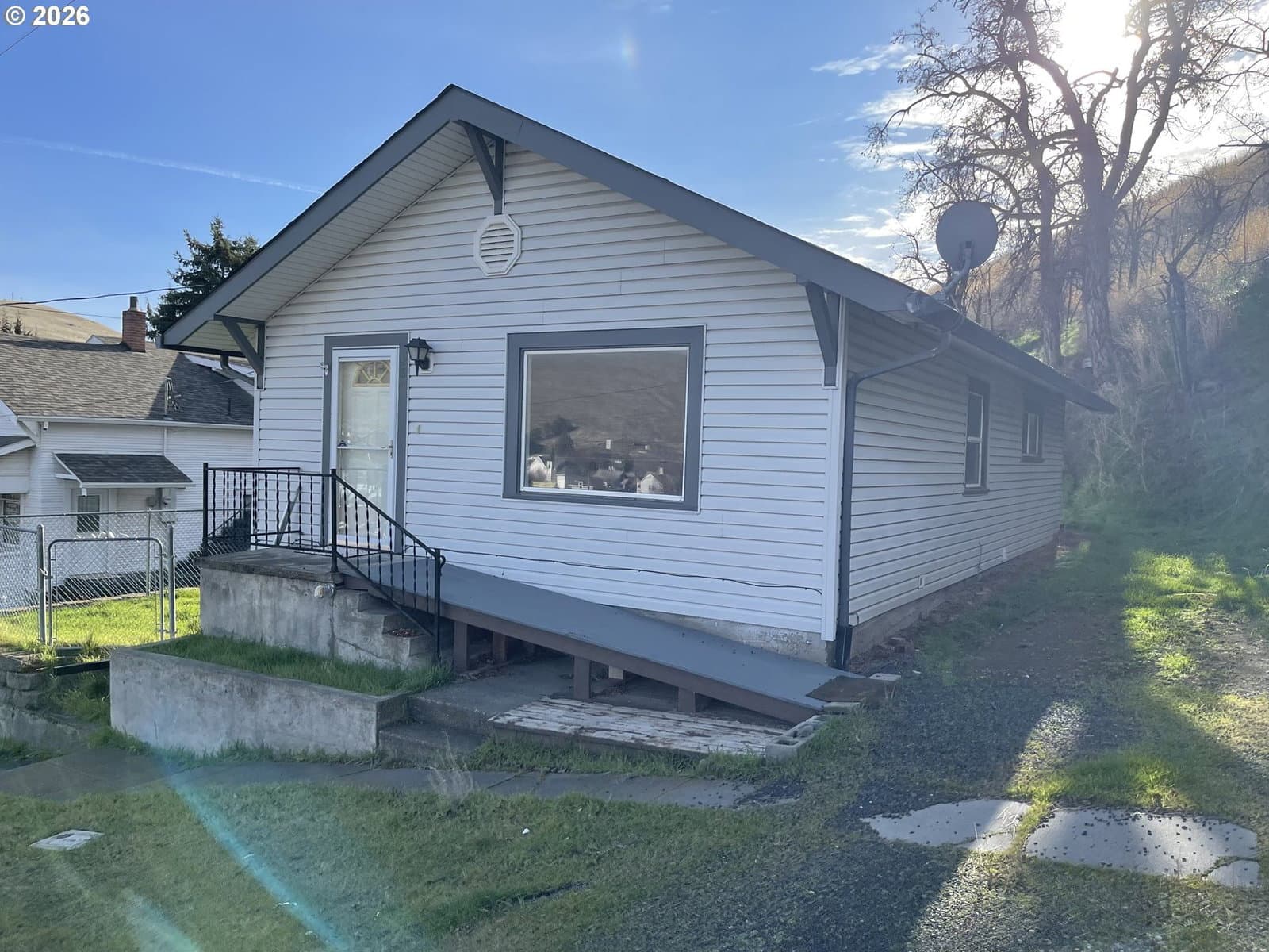 Listing photo 1 of 6