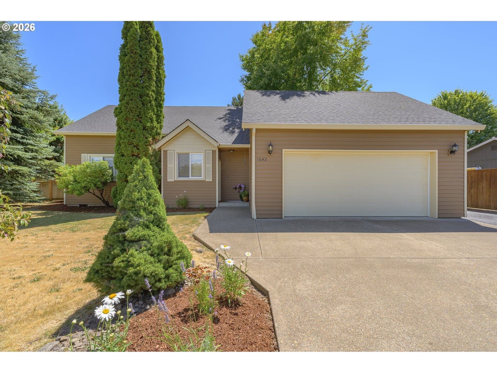 Listing photo 1 of 6