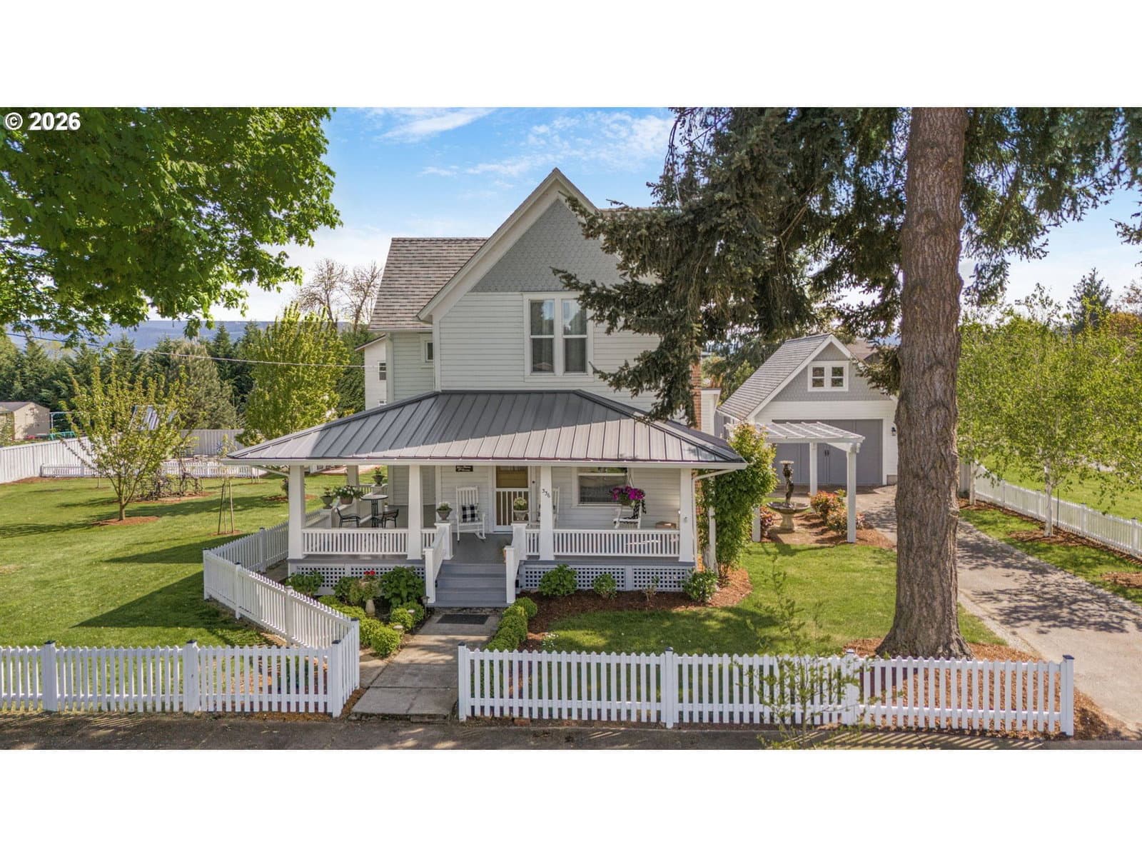 Listing photo 1 of 6