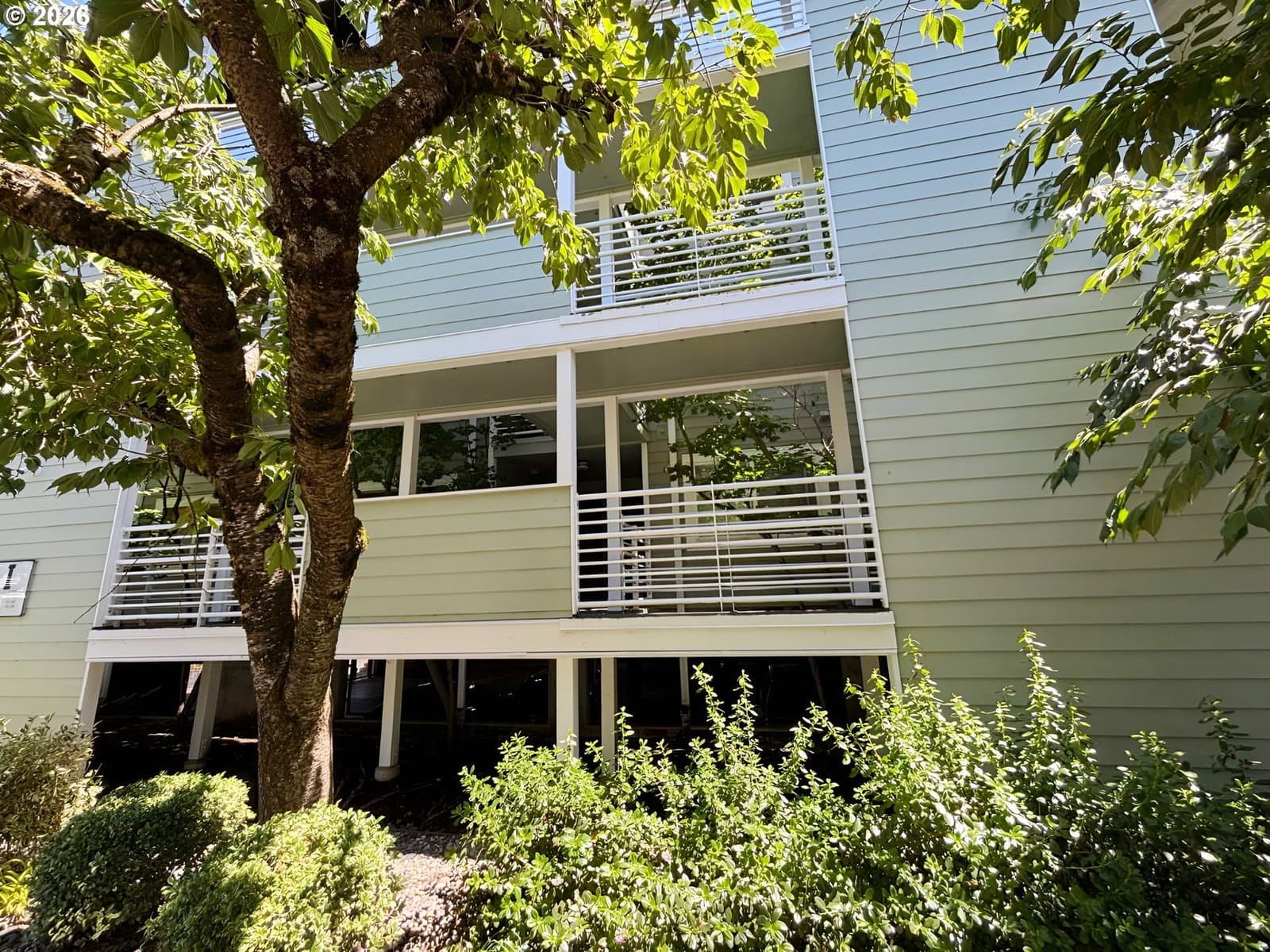 Listing photo 1 of 6