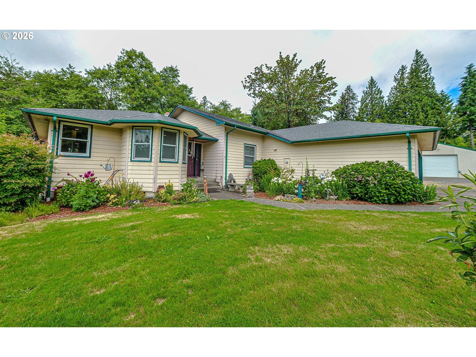 Listing photo 1 of 6