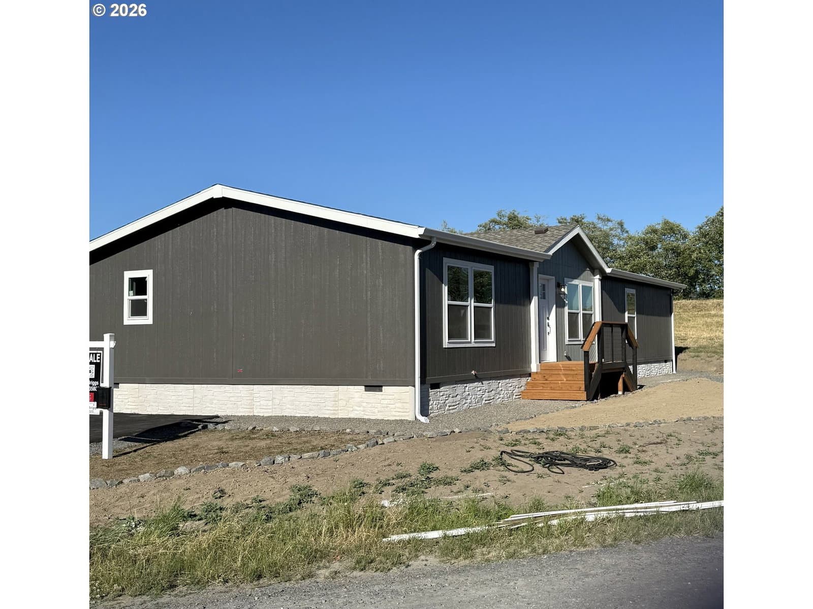 Listing photo 1 of 6