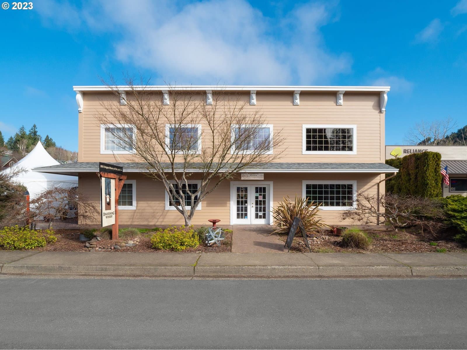 Listing photo 1 of 1
