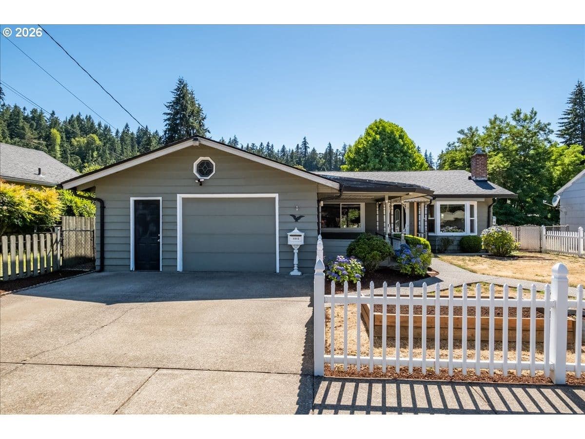 Listing photo 1 of 6