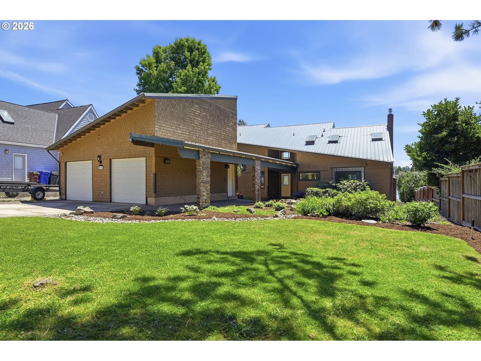 Listing photo 1 of 6