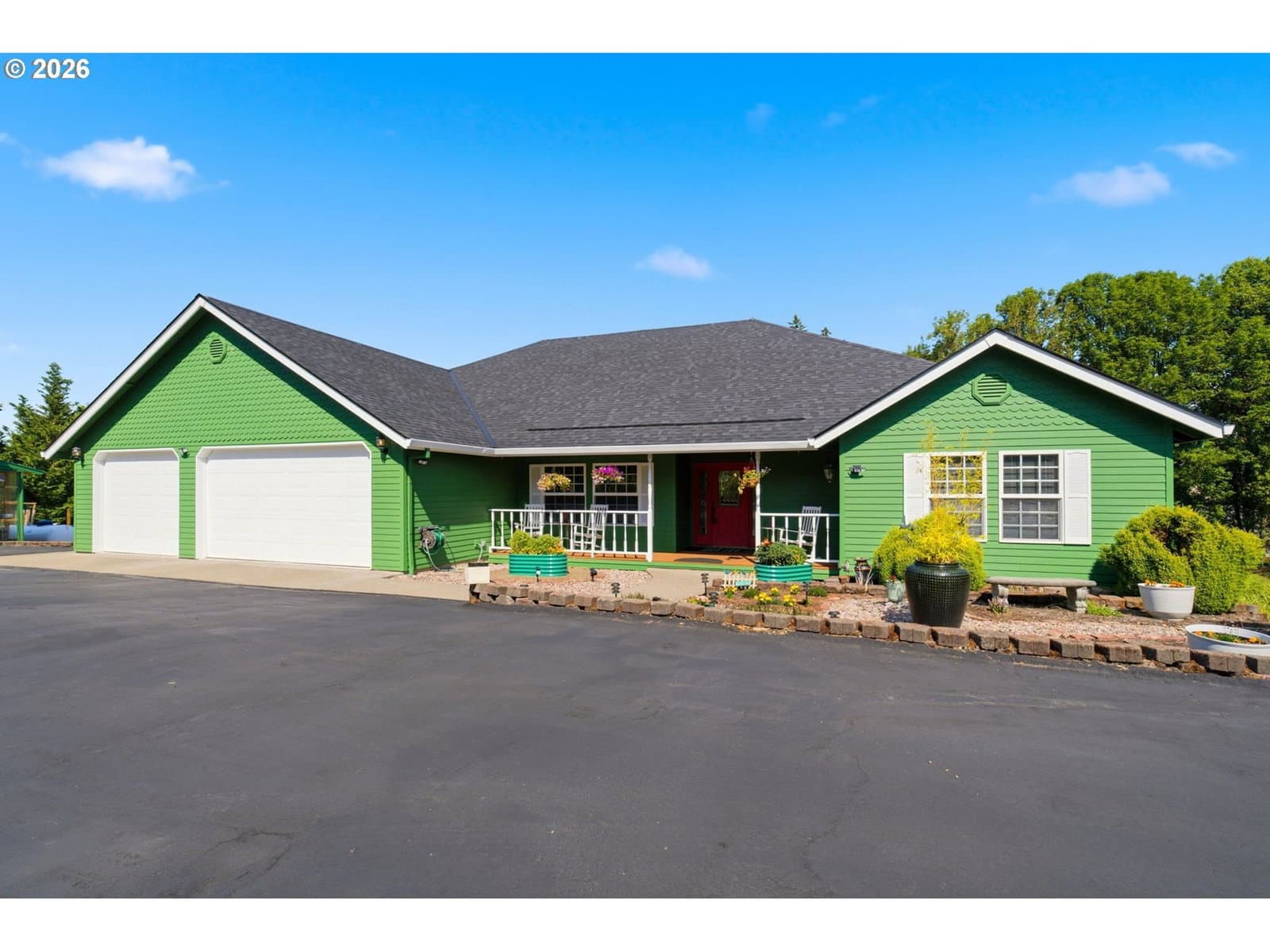 Listing photo 1 of 6