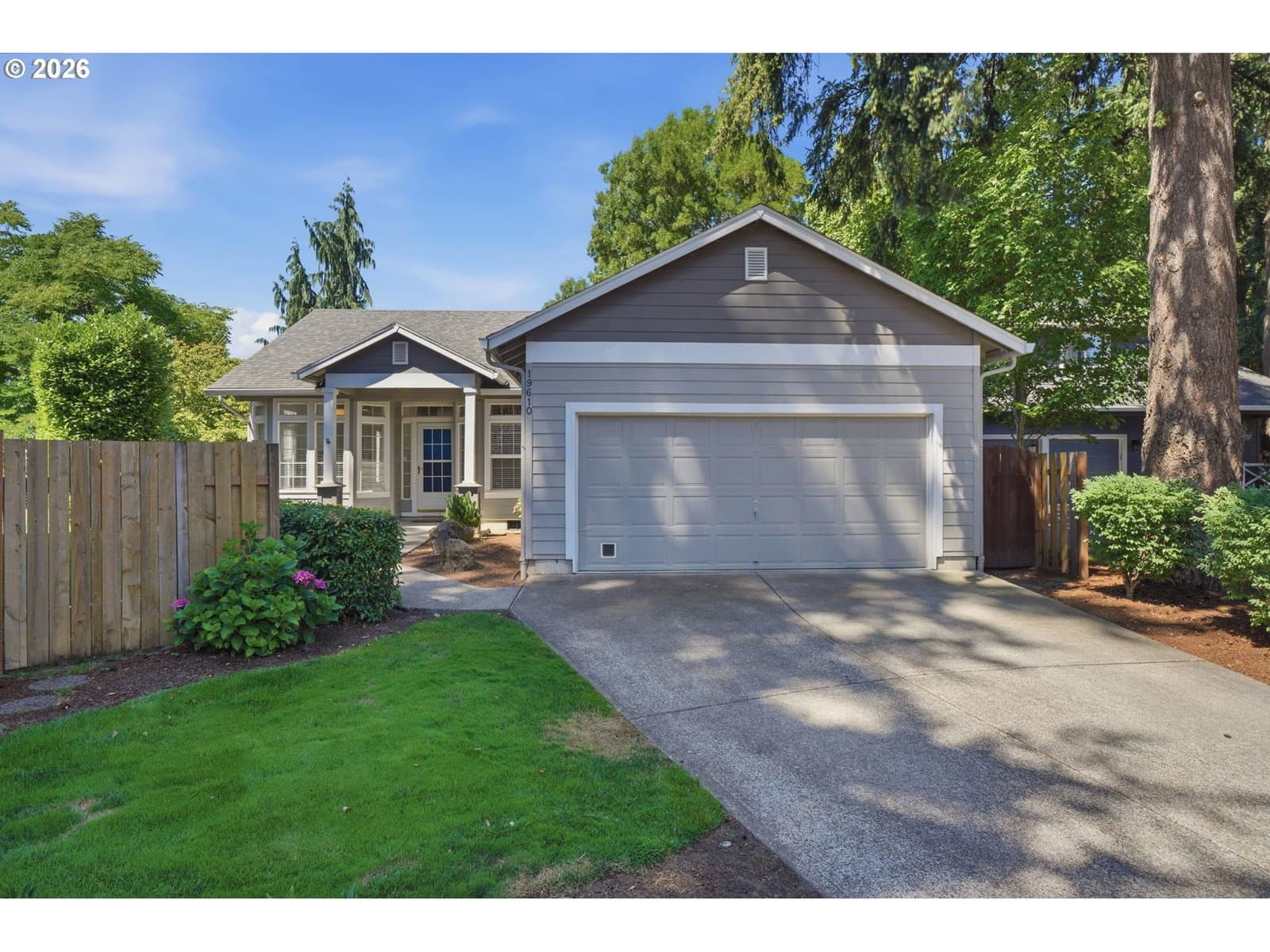Listing photo 1 of 6