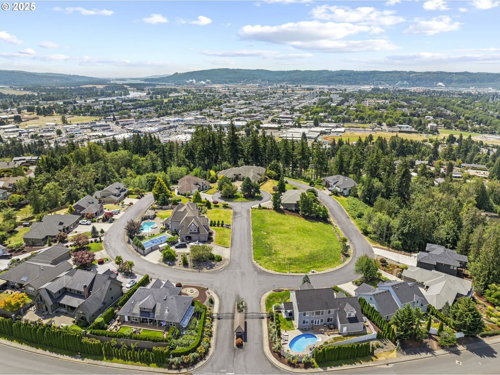 Primary listing photo, 2 CENTER CT, Longview, WA, 98632