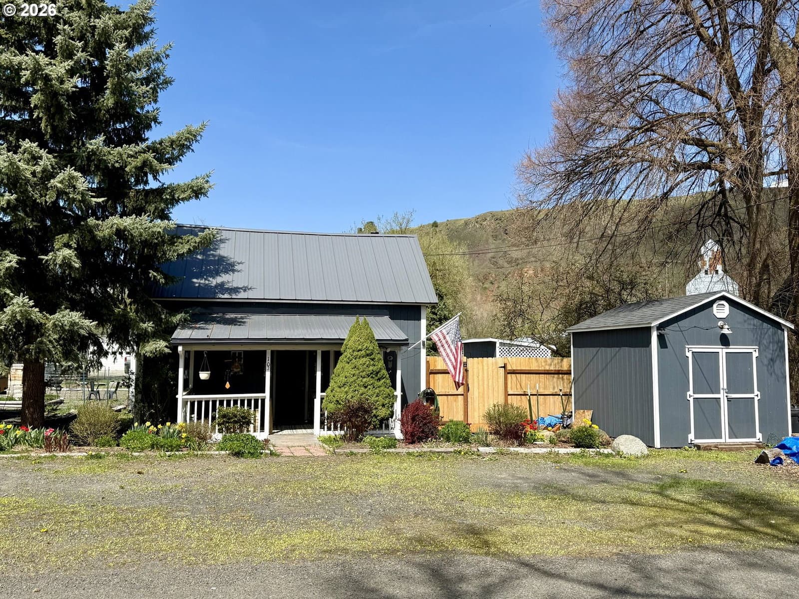 Listing photo 1 of 6