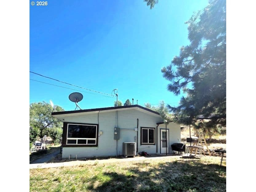 Listing photo 1 of 6