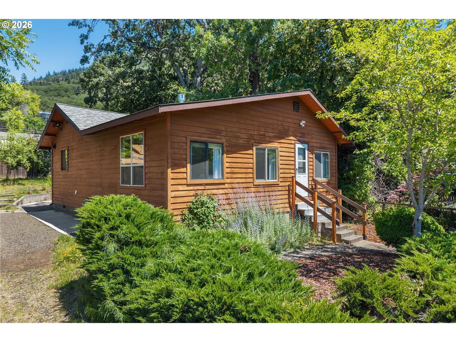 Listing photo 1 of 6