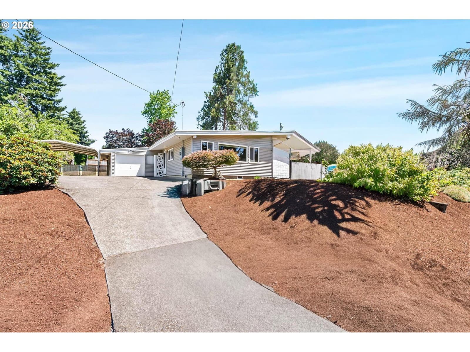 Listing photo 1 of 6