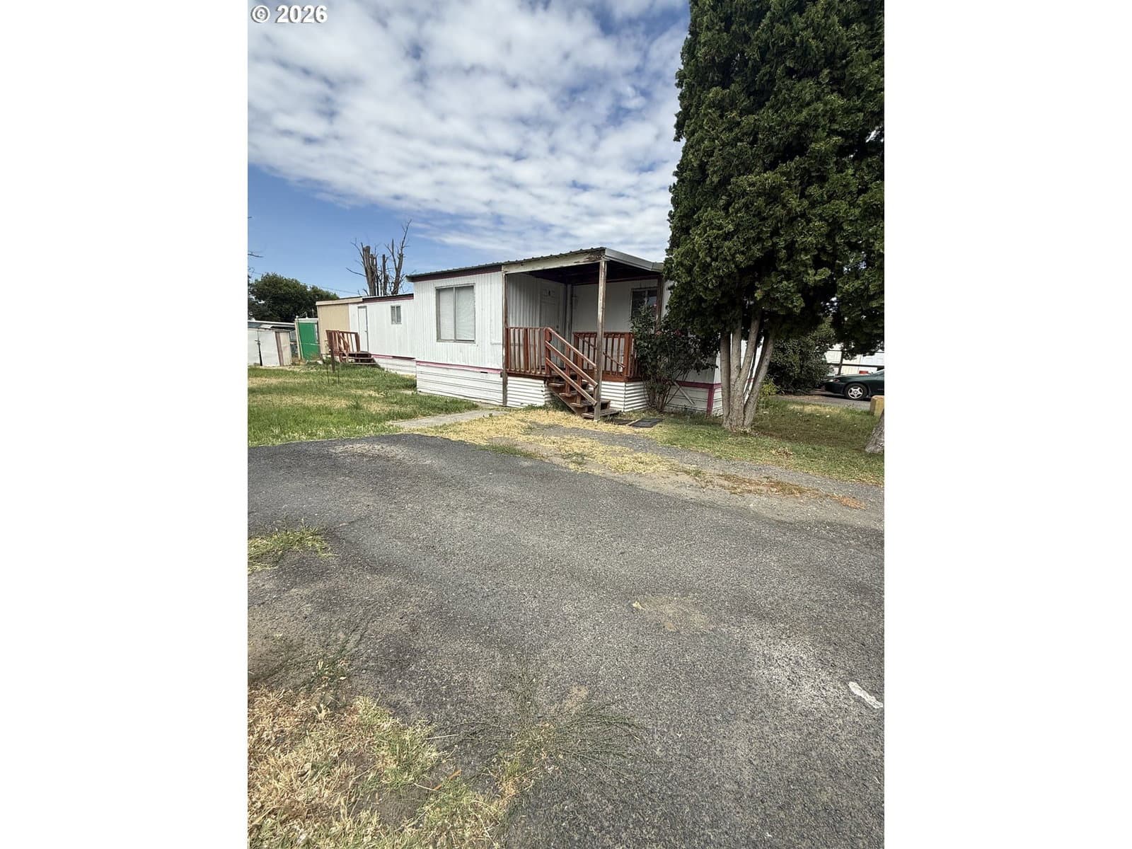 Listing photo 1 of 6