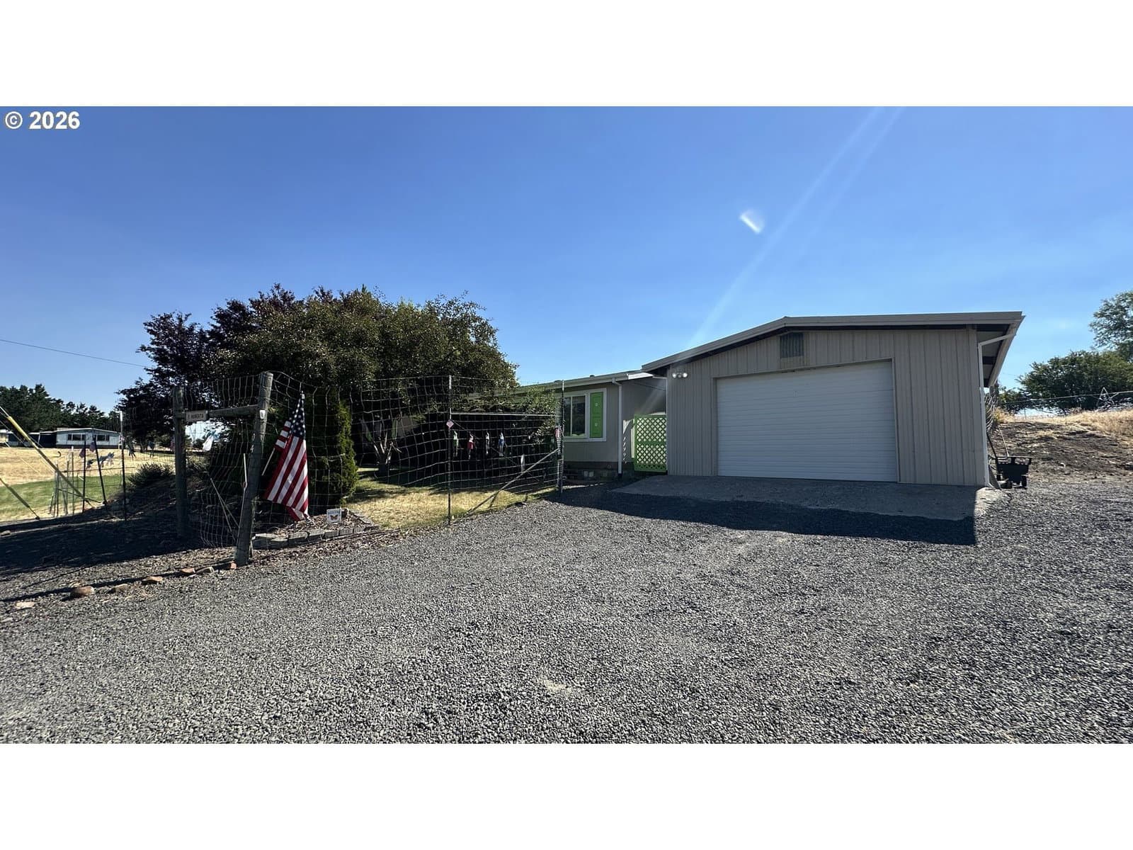 Listing photo 1 of 6