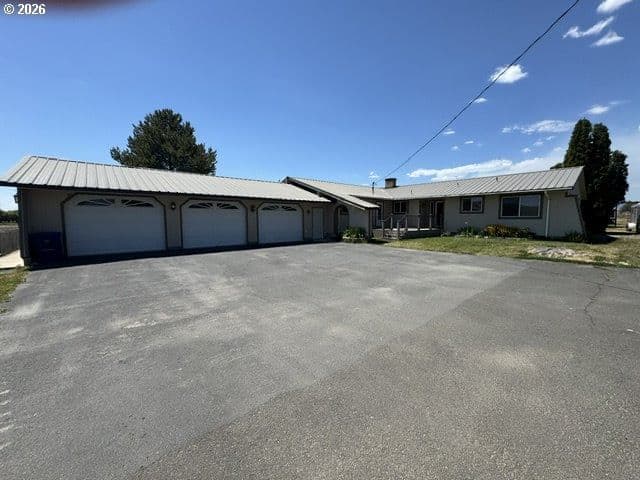 Listing photo 1 of 6