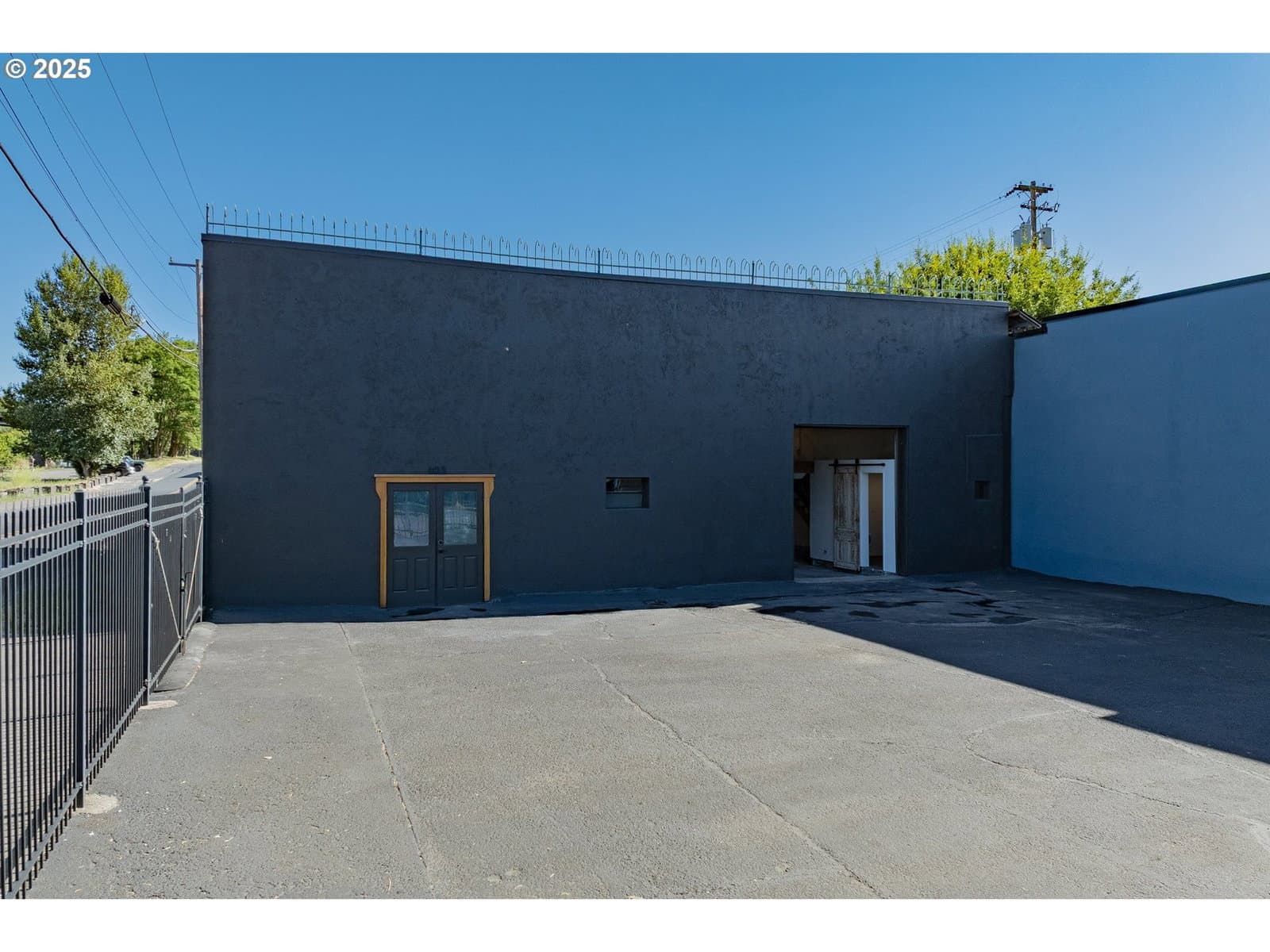 Listing photo 1 of 1