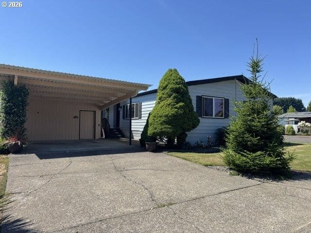 Listing photo 1 of 6