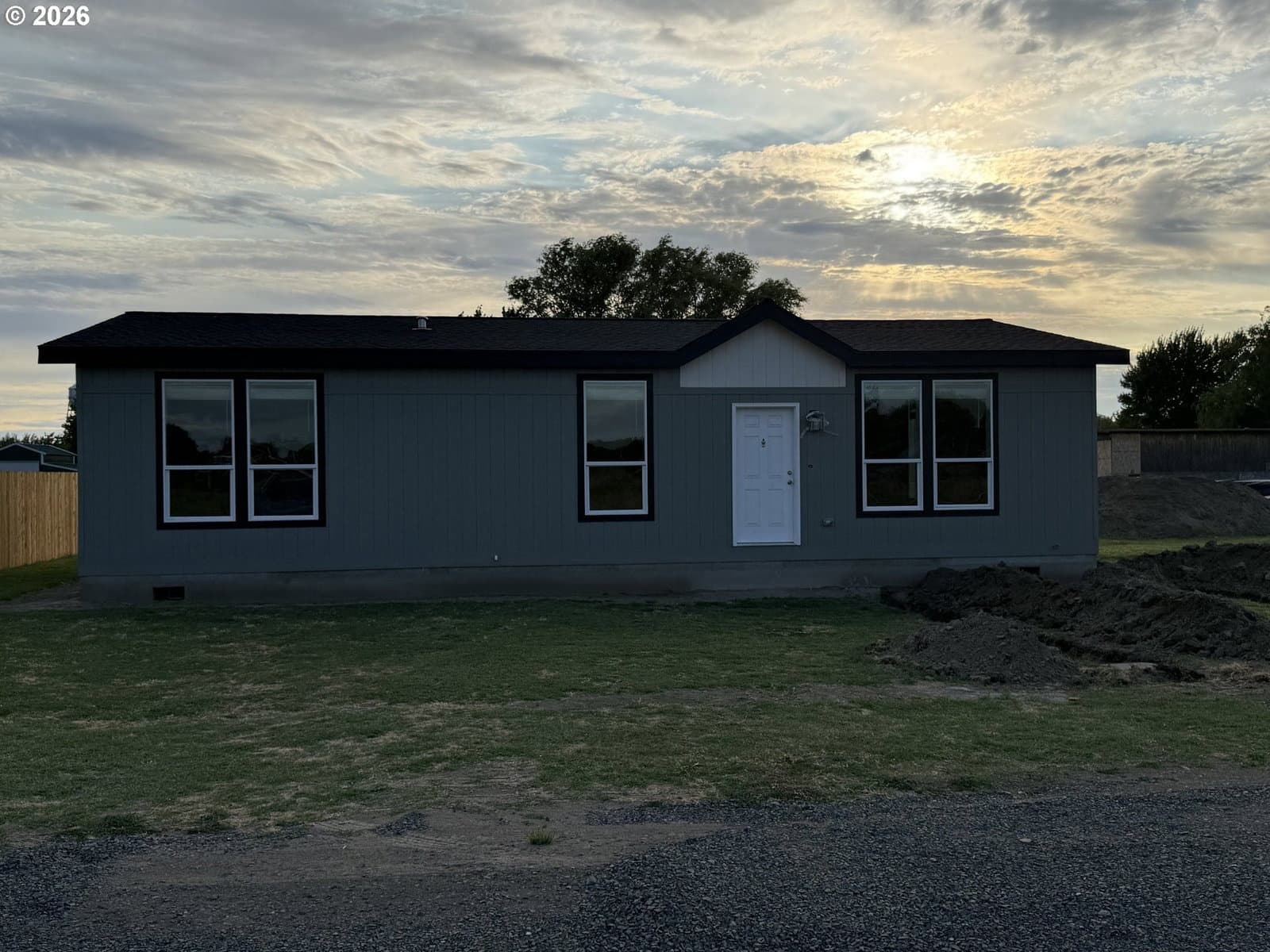 Listing photo 1 of 4