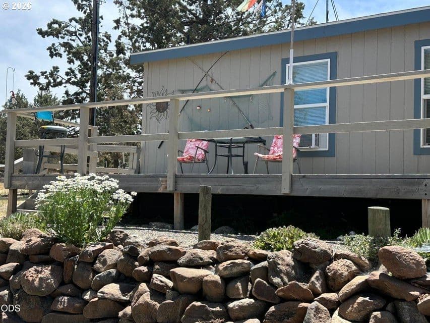 Listing photo 1 of 6