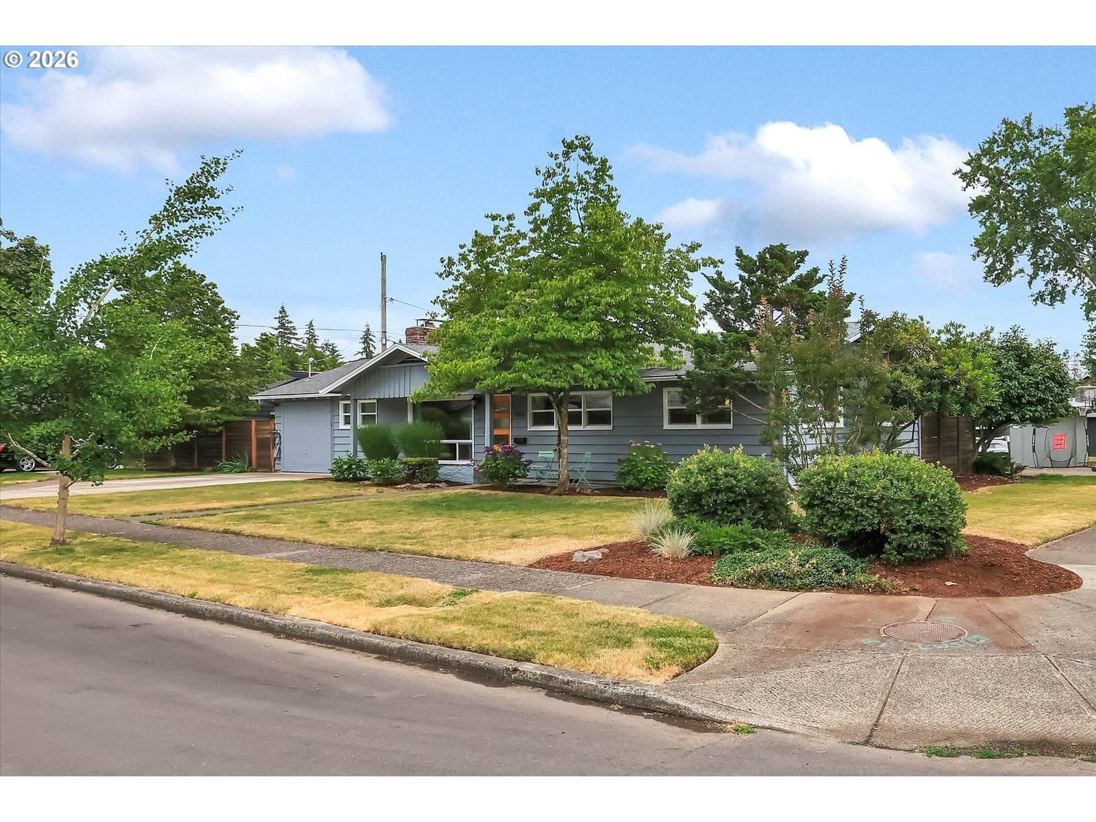 Listing photo 1 of 6