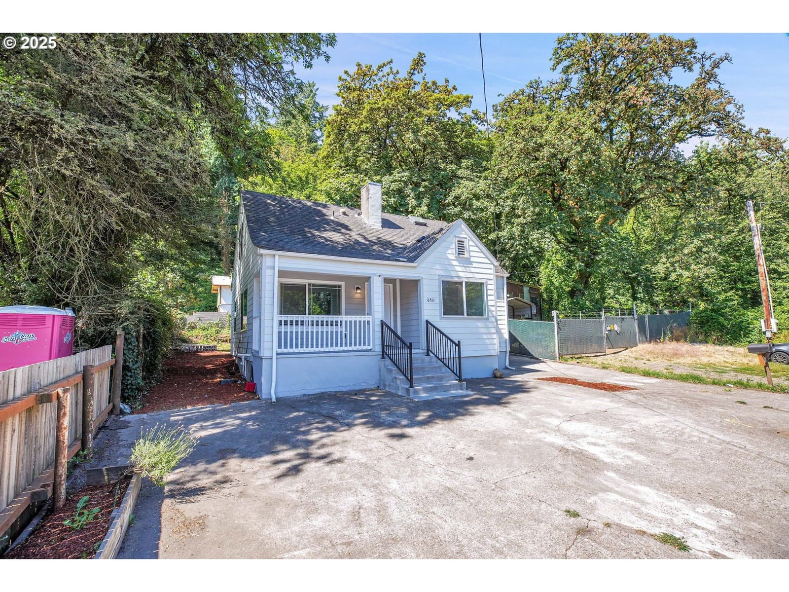 Listing photo 1 of 6