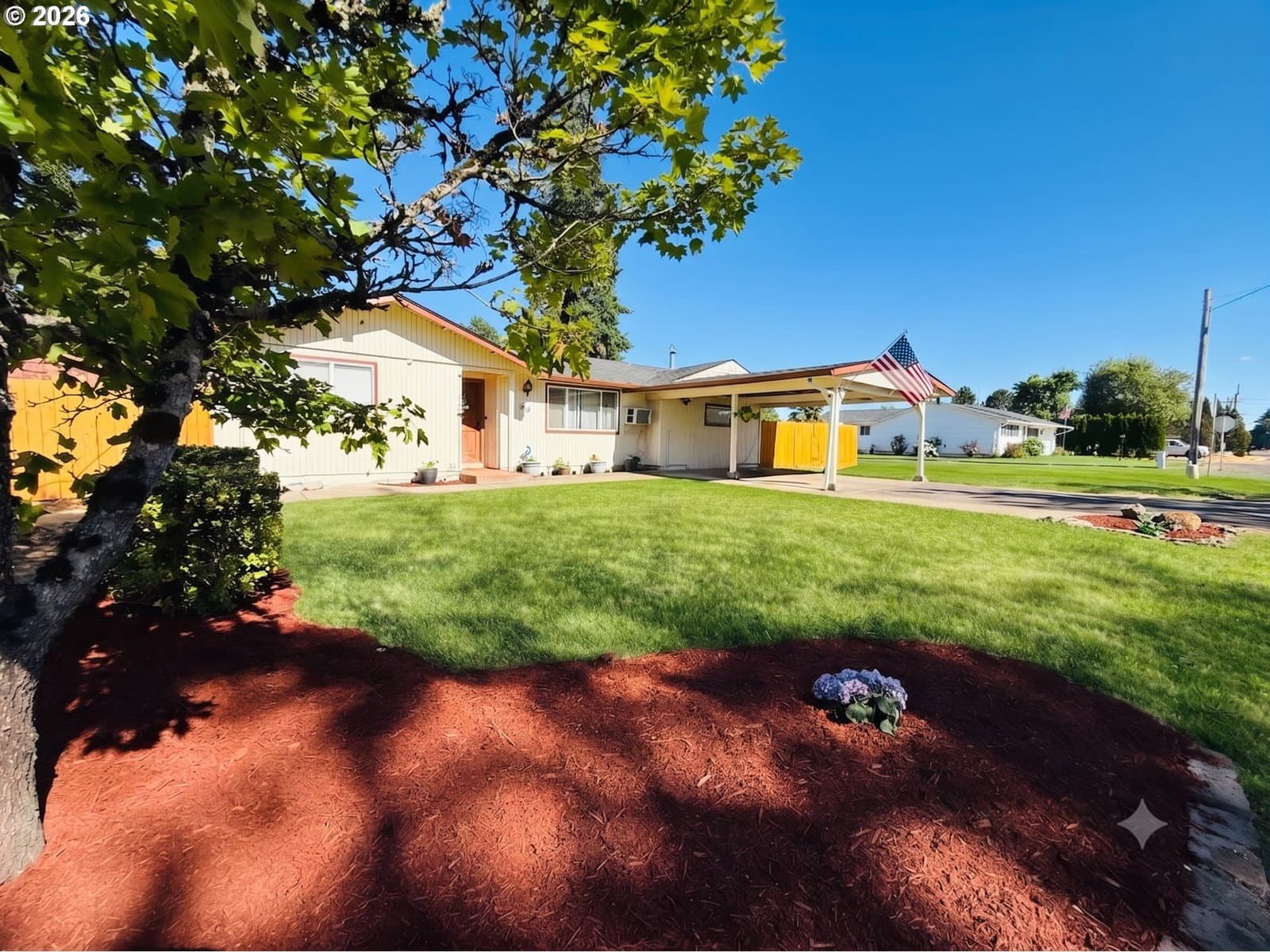Listing photo 1 of 6