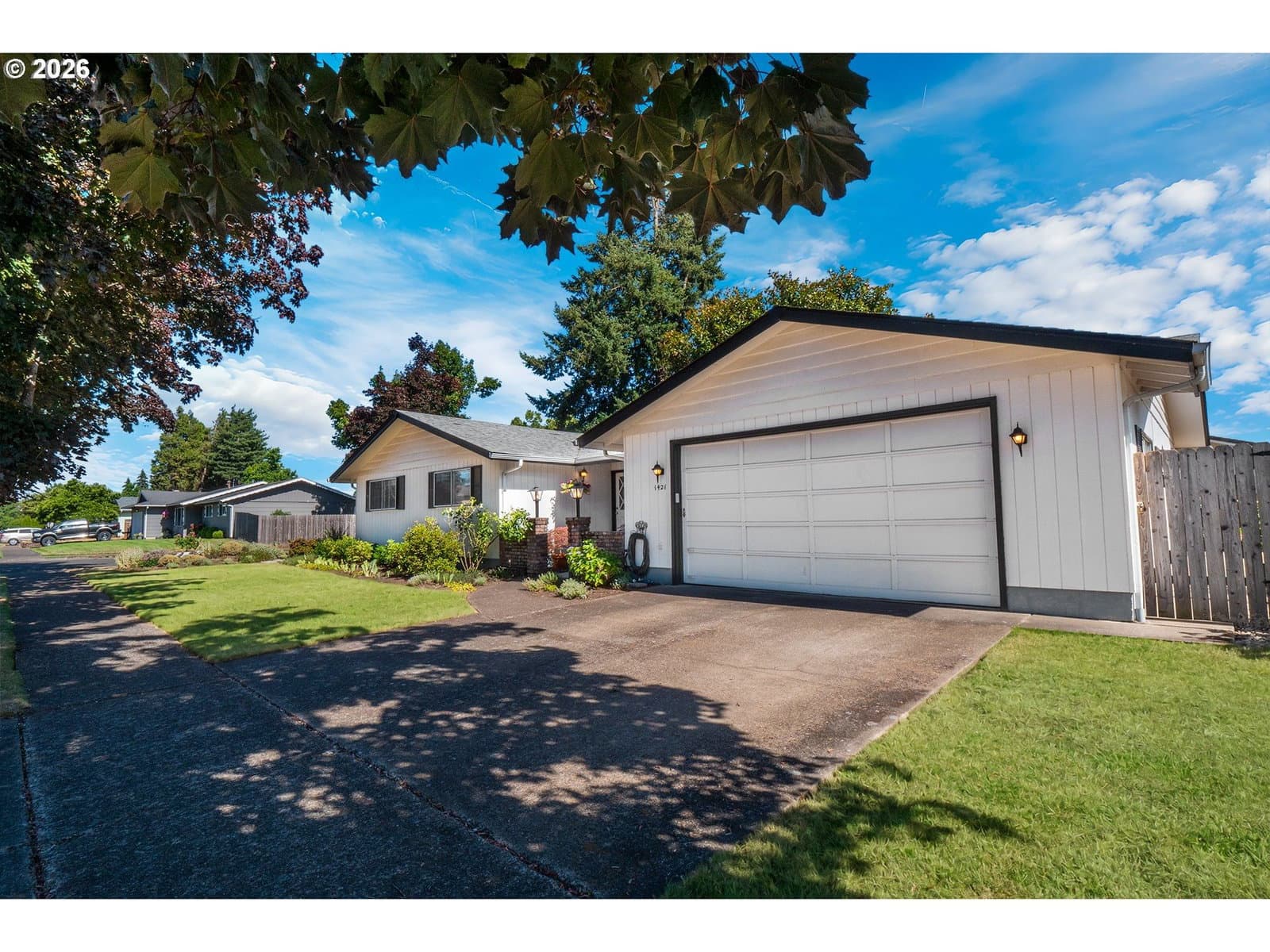 Listing photo 1 of 6