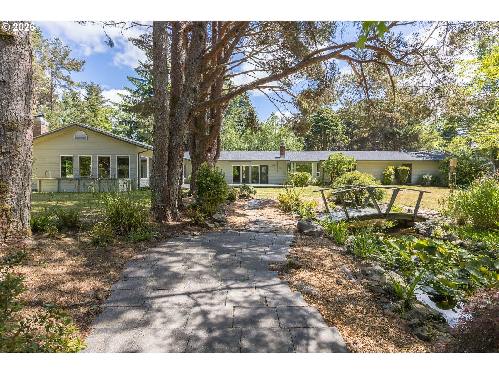 Listing photo 1 of 6