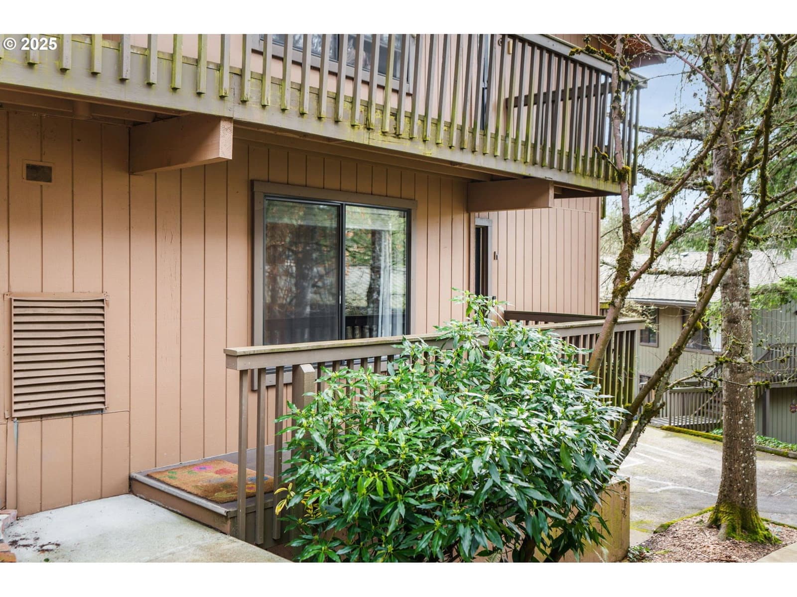 Listing photo 1 of 6