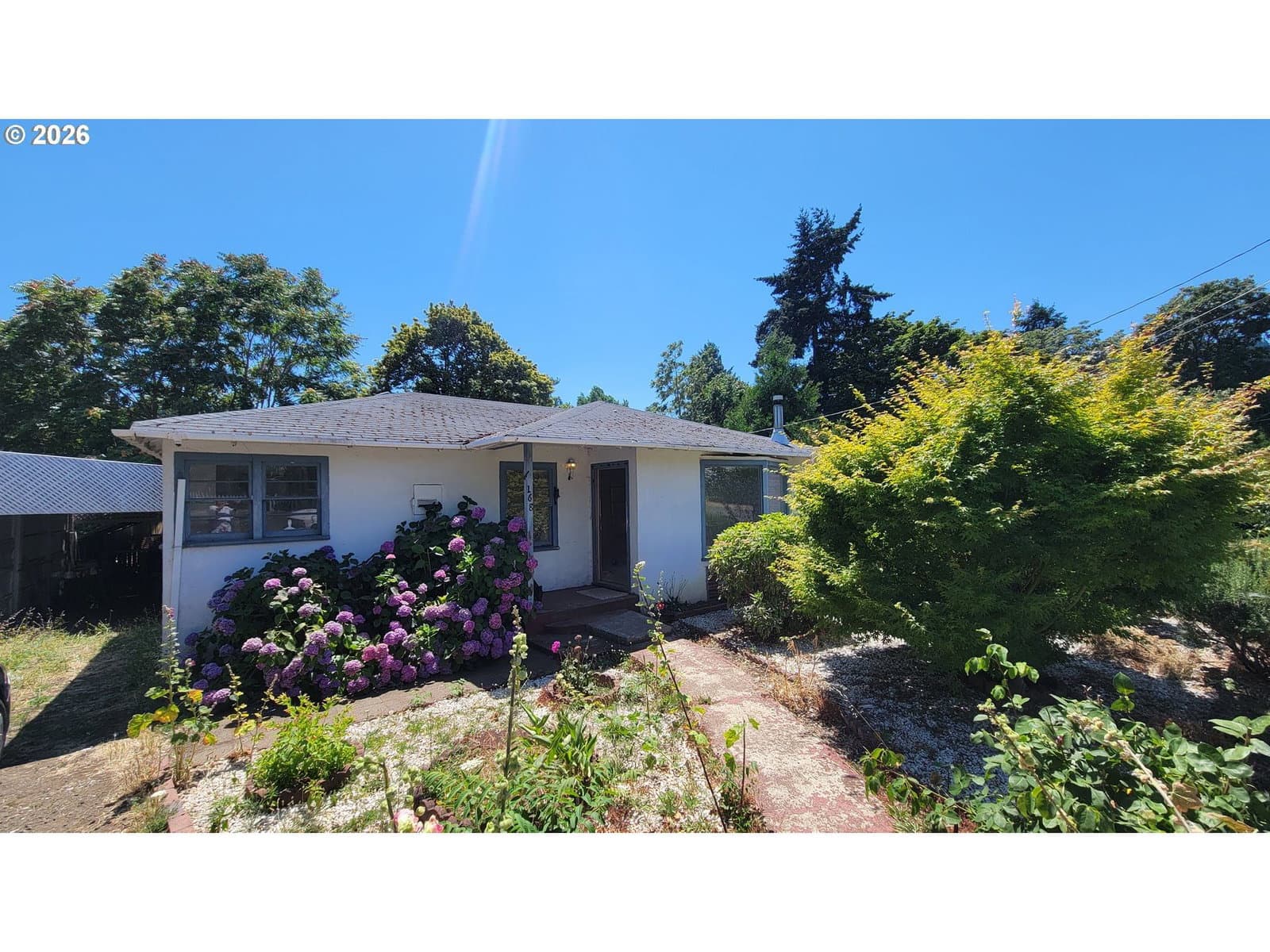 Listing photo 1 of 2