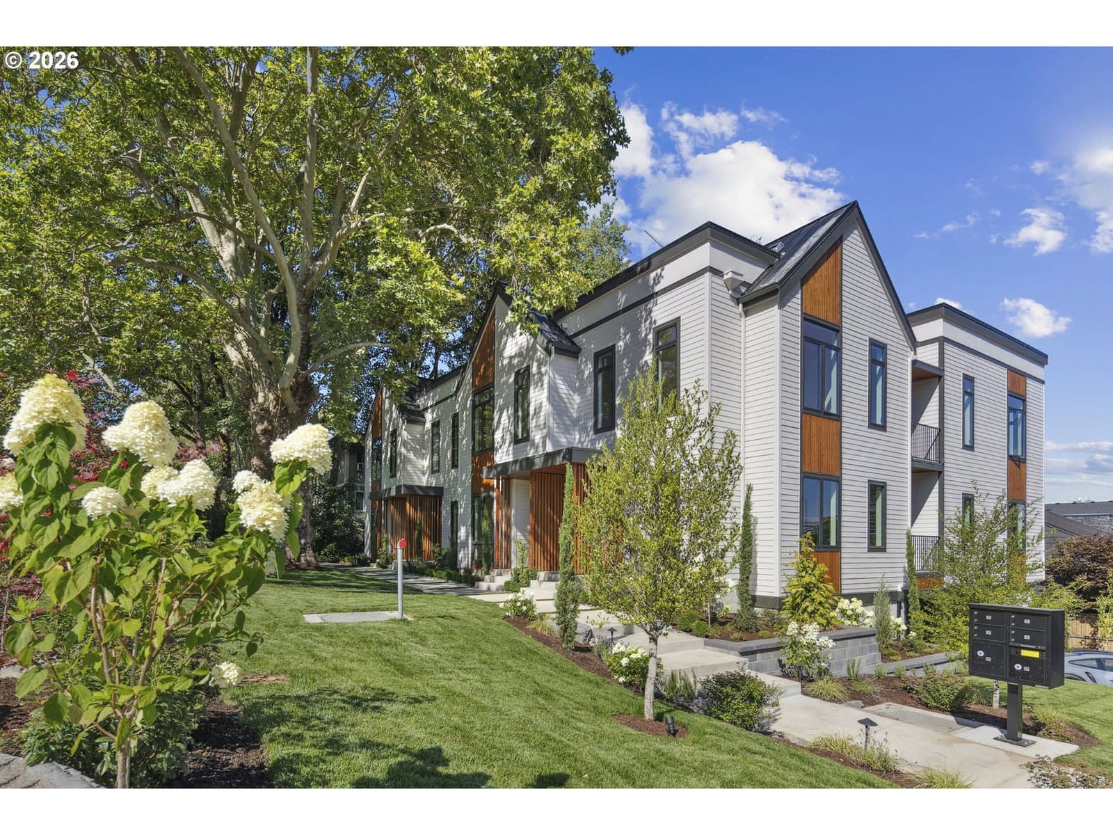 Listing photo 1 of 6