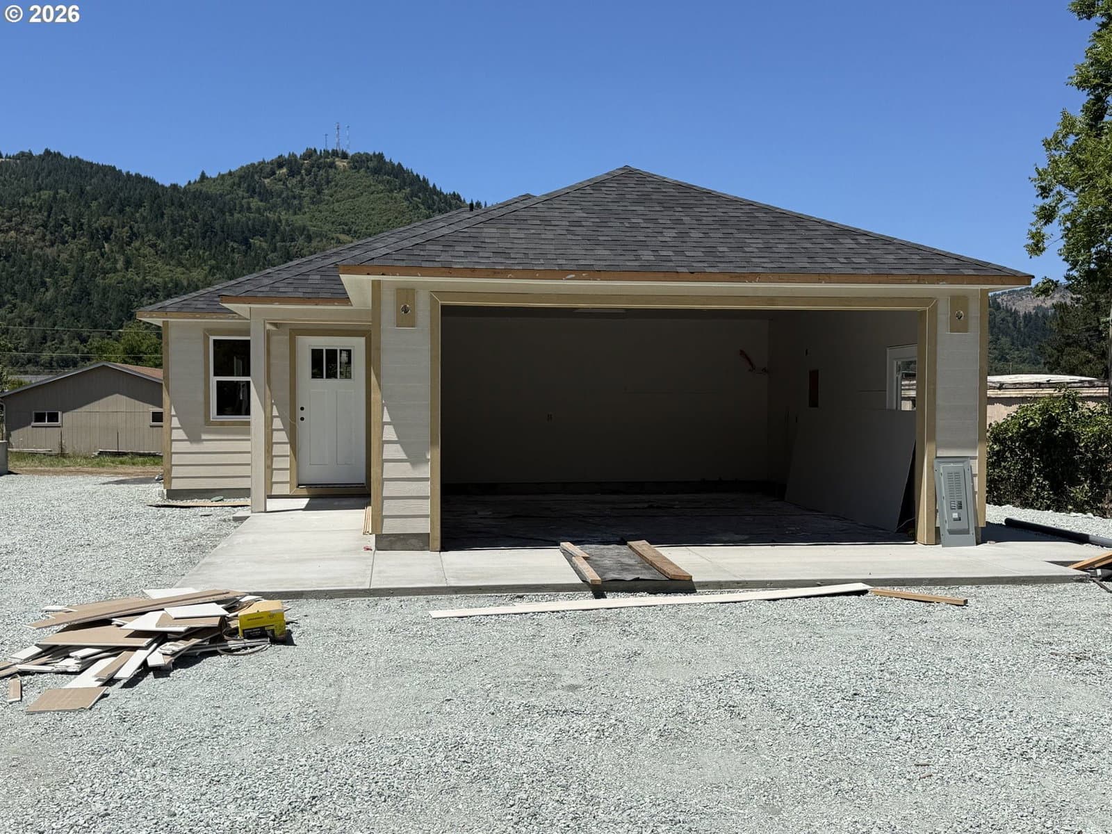 Listing photo 1 of 5