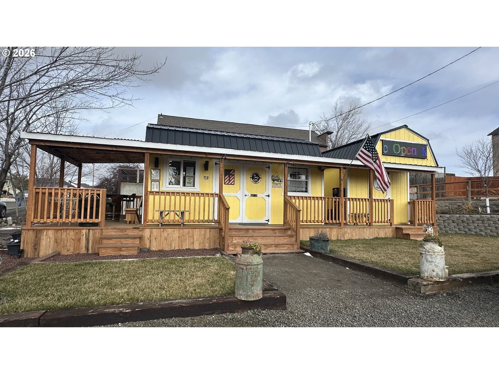 Listing photo 1 of 6